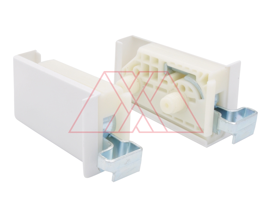 Adjustable cabinet hanger