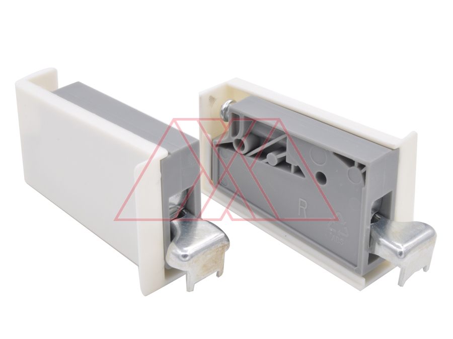 Adjustable cabinet hanger